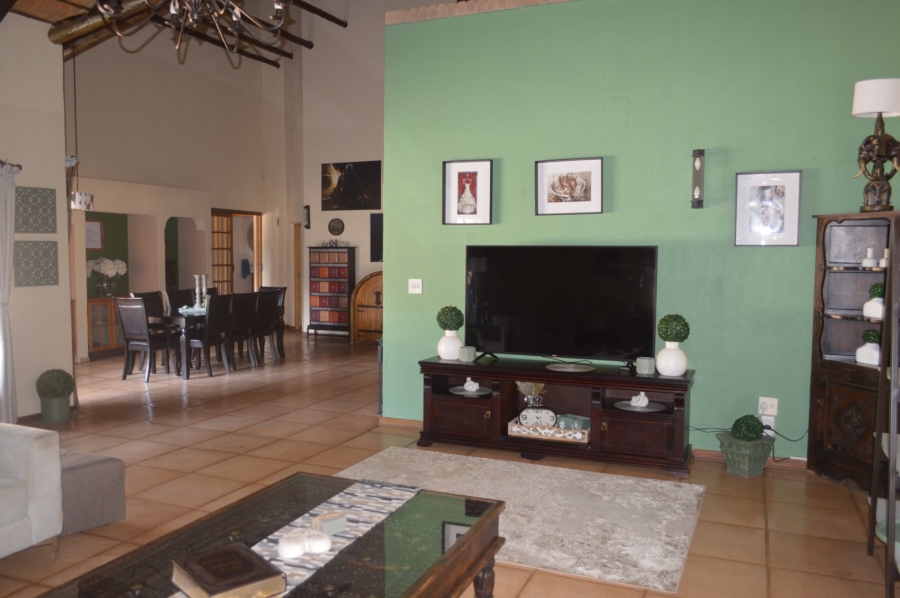 5 Bedroom Property for Sale in Wilkoppies North West